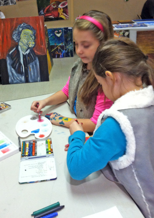 Young feminists working on "I CAN" activity